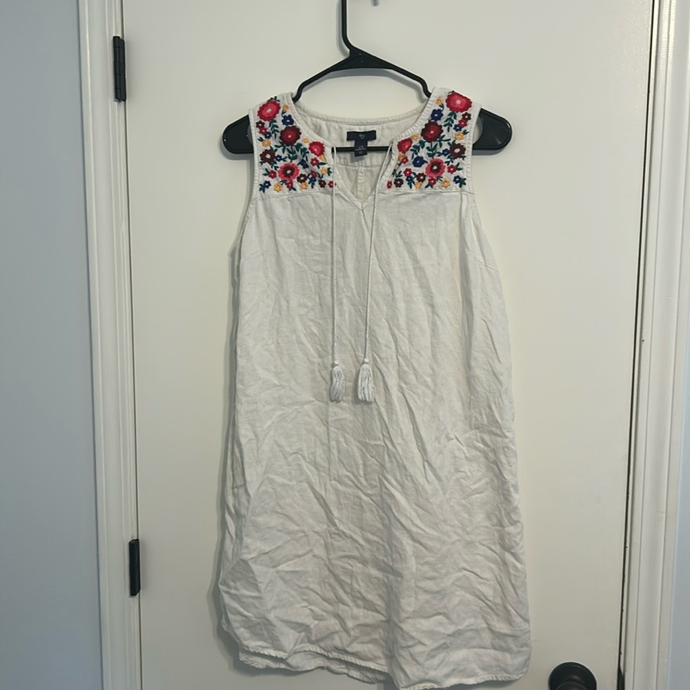 Gap White Sleeveless shift Dress with Floral Embroidery medium (P26)